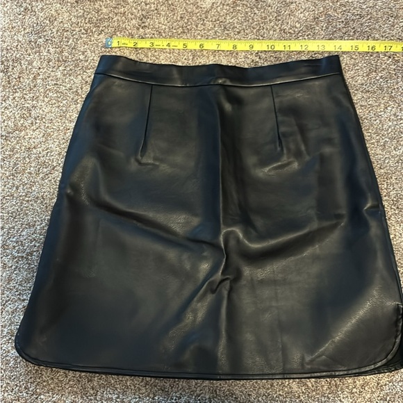 Dresses & Skirts - Black faux leather black skirt